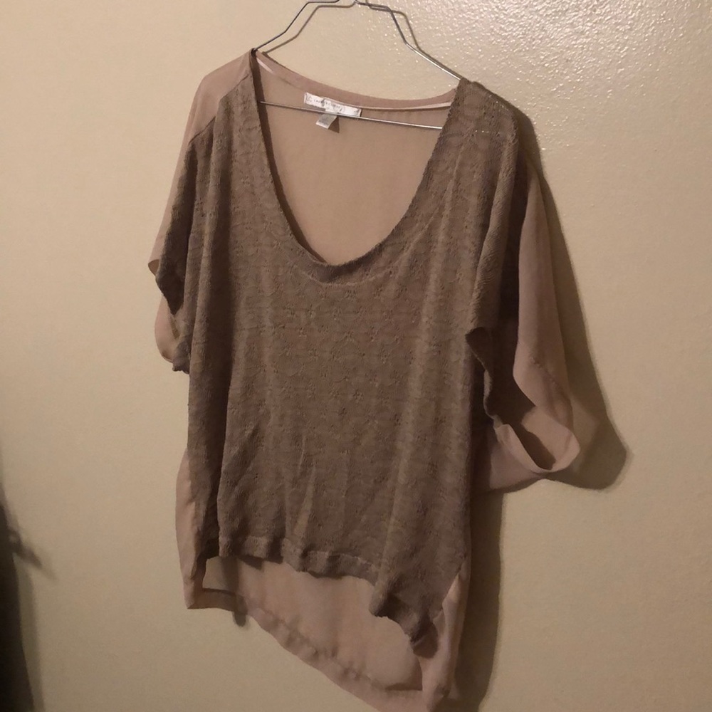Flowy shirt with a transparent back!
